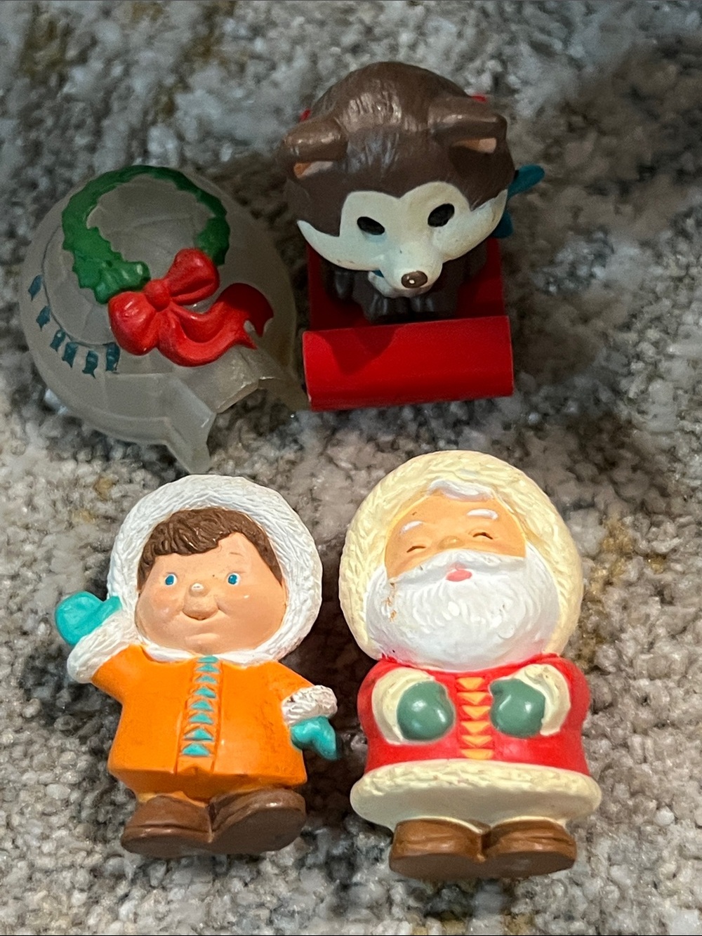 90s hallmark merry minis Christmas Santa child dog doghouse z32